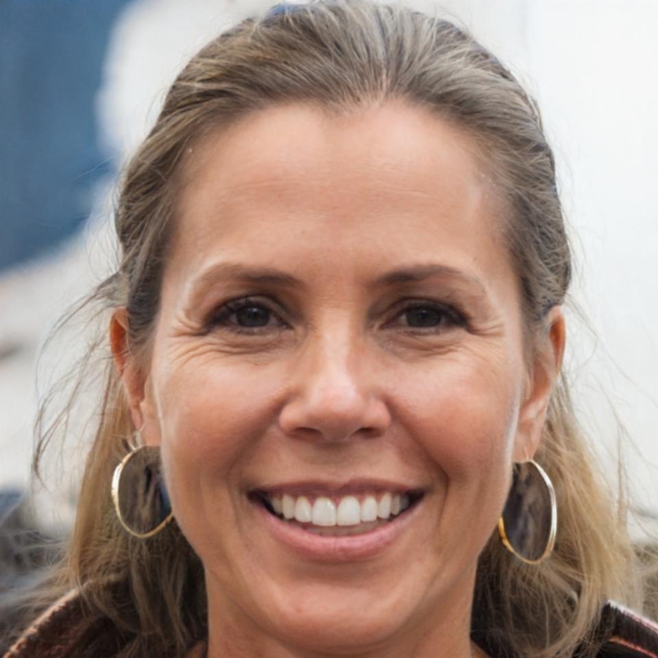 Динара Сагатова - куратор практических занятий