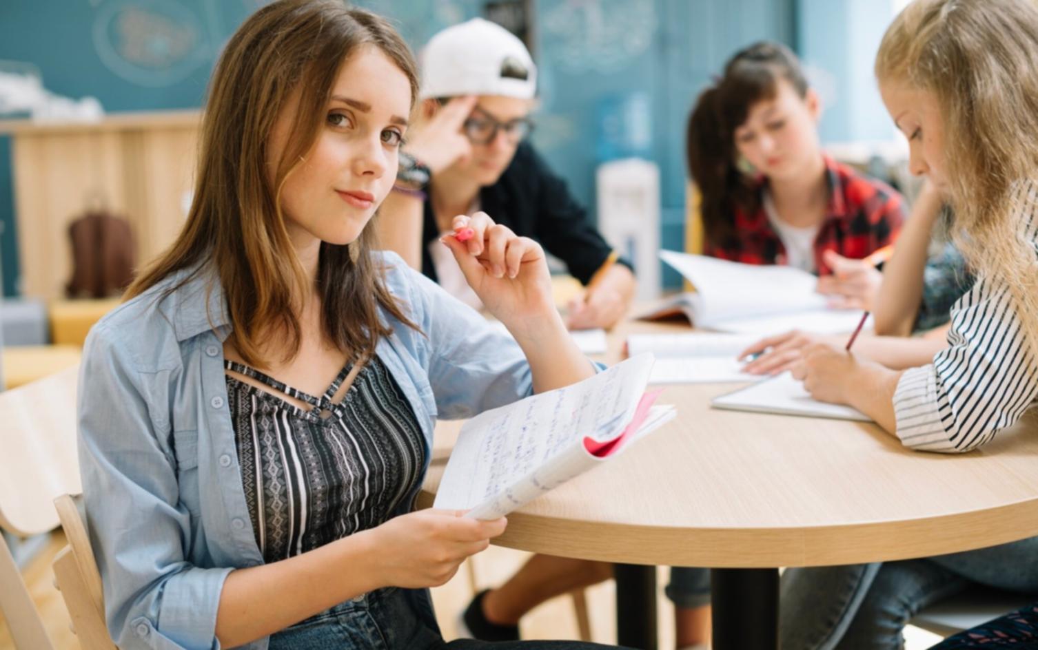 Офис Selmanvoid в Актобе с рабочими местами специалистов по налогам